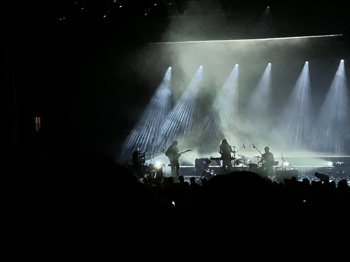 yarncircus's tweet photo. Almost can’t believe we saw @BeaccchHoussse tonight 🌌. It was absolutely magical &amp; my heart is so full 😭. https://t.co/a5ONeKOKVt