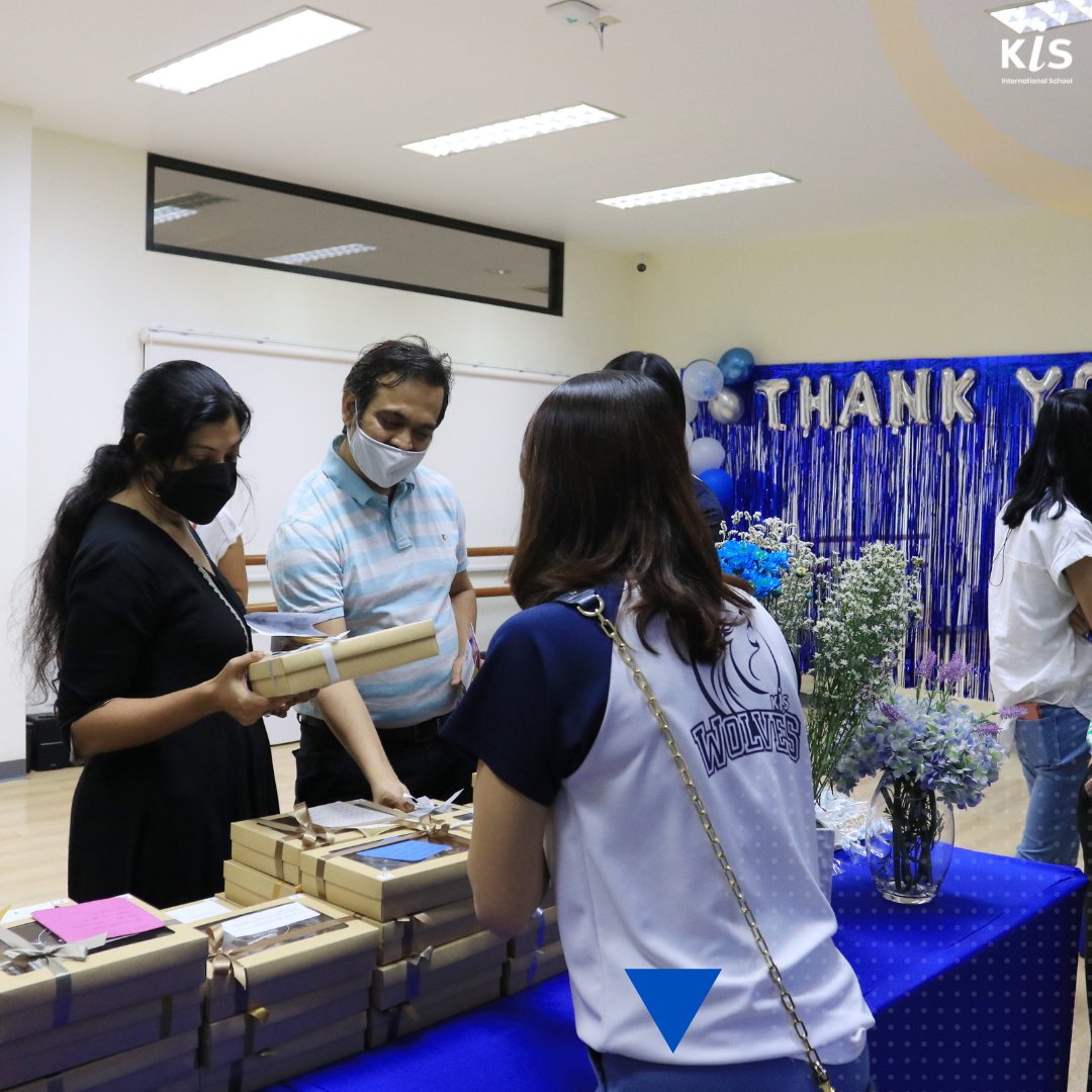 KISbangkok's tweet photo. Last week, teachers felt the support of the KIS parent community at an appreciation brunch hosted by KISPA. There were lots of smiles and full bellies all around.  

#KISinternationalschool
#KISPA
#thankyouteachers https://t.co/qGT6QgMYUl