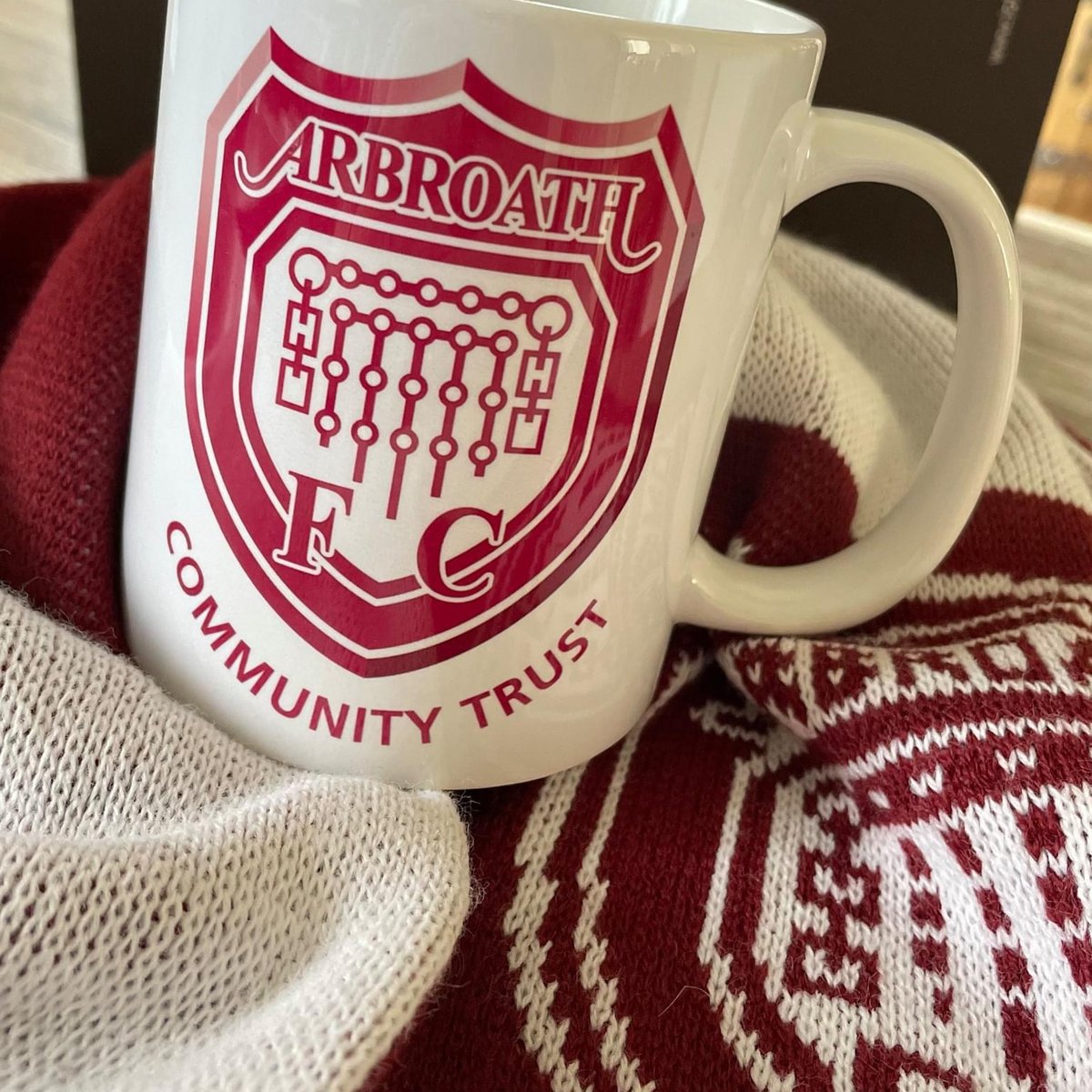 ArbroathFCTrust's tweet photo. Happy Monday 🐣 You could be the proud owner of one of our fabulous Trust mugs ☕️ guaranteed best cup of tea/coffee you’ve ever had! Just like and share to be in the draw held on 17th April 🤩 https://t.co/h12lAuynSt