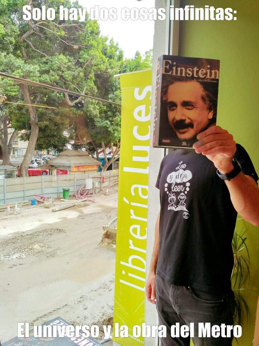 librerialuces's tweet photo. #Recuerdos 10/8/2017
#DesdeLucesConHumor #BookFace #Caralibro #CosasInfinitas #ElUniverso #LasObrasDelMetro #MetroMalaga #AlbertEinstein https://t.co/yZEAxLXc58