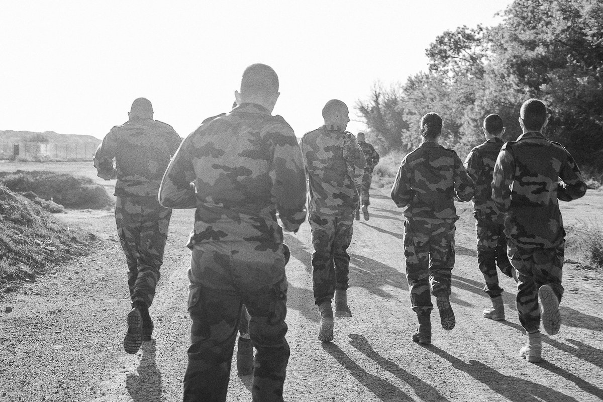 GardeNatFR's tweet photo. [#MondayMotivation]
«Pour une marche au pas gymnastique en direction de la nouvelle semaine…» 🏃🏃‍♀️

📌 Le #SGGN lance une série de #MondayMotivation qui présente le travail de Florent Tallarico.

#FiersDeNosReservistes
@Armees_Gouv @Interieur_Gouv https://t.co/MIqyeKN7id