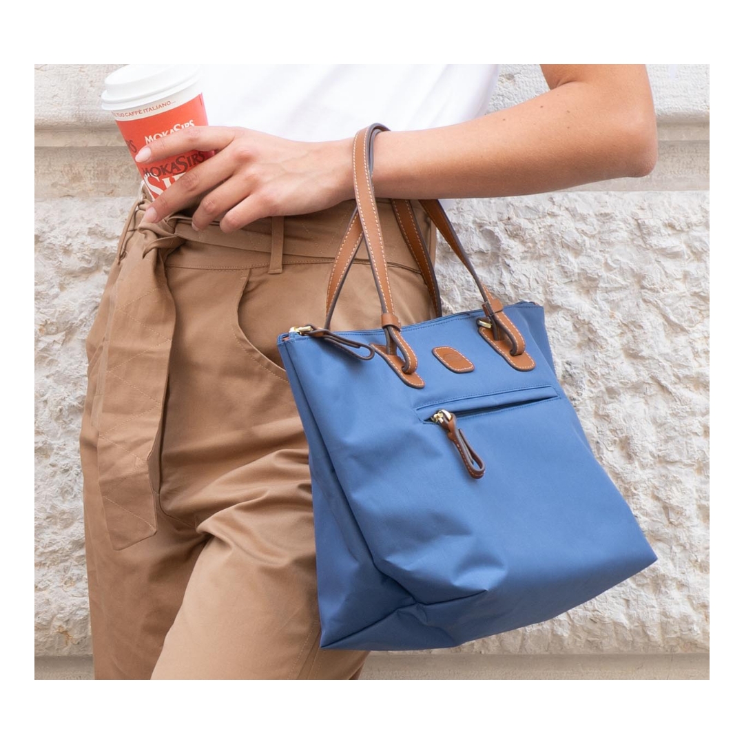 amtiahme's tweet image. Beige like sand, white like the foam of the waves, blue like everything else around.

The perfect color palette for those waiting for summer  🌊

Discover the new X-Collection Blumarine ➡️ bit.ly/Xcollection-eu

#bricsmilano #itravelbrics #XCollection 
@DFCdubai @arabiancenter