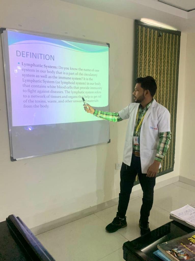 StarEduOfficial's tweet photo. Here our radiology student, Kuldeep explaining his power point presentation to the class which he has made on 'Lymphatic System'.
Well explained Kuldeepπ
#PresentationClass #DXIT #LymphaticSystem #ParamedicalCourses #RadiologyStudent #StarEduStudent #StarEduEducation #StarEdu https://t.co/dzk13cXVxt