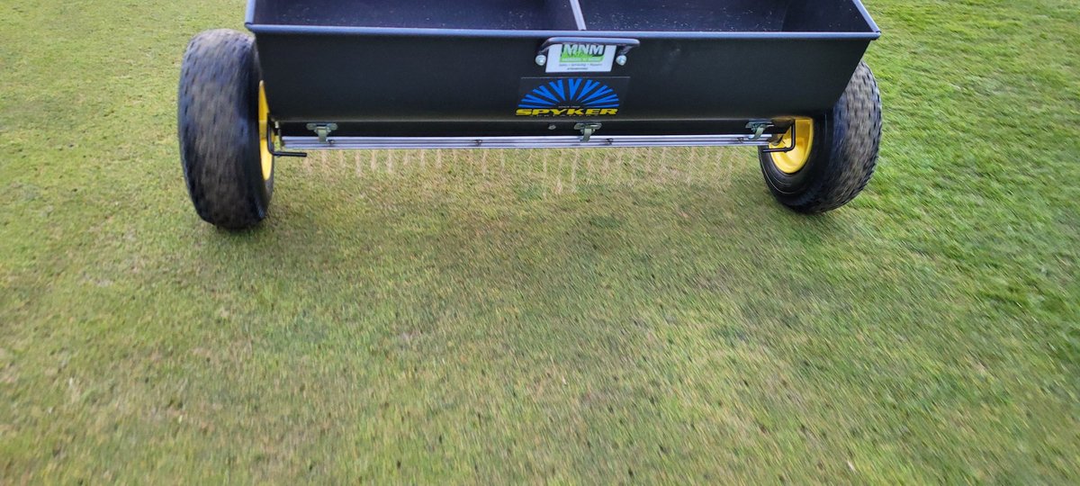 Sammccalla90's tweet photo. First overseeded off the year 40kg of pure bent going down after a double sarrol roll finished off with a light dusting of fs9 @IanScottRT @rigbytaylor @brian_hillen @TraynerBruce @GreenTekGroup https://t.co/scjrSGmSiu