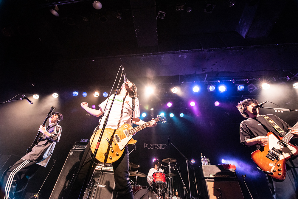 diga_online's tweet image. 【連載】
#フジジュン
 のライブ終わったら、ど～する？ #8
「諦めずライブをやり続けた、生粋のライブバンドに明るい未来を見た」

POETASTER「anthology of LOVE」

#POETASTER #SaucyDog
diskgarage.com/digaonline/col…