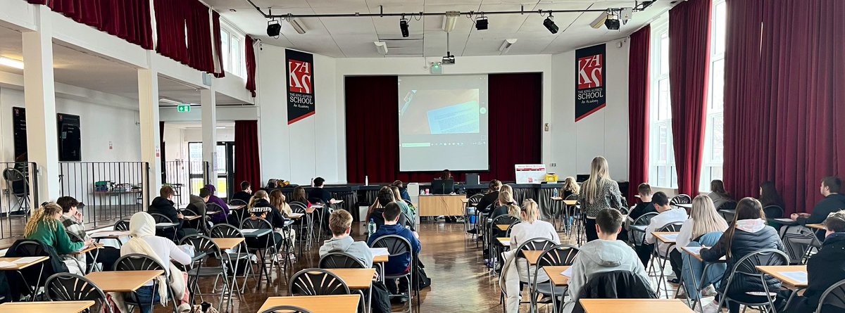 Fantastic turn out for @Year11TKASA English Revision. 

🙌🙌🙌🙌

<a href="/_TKASA/">The King Alfred School an Academy</a>