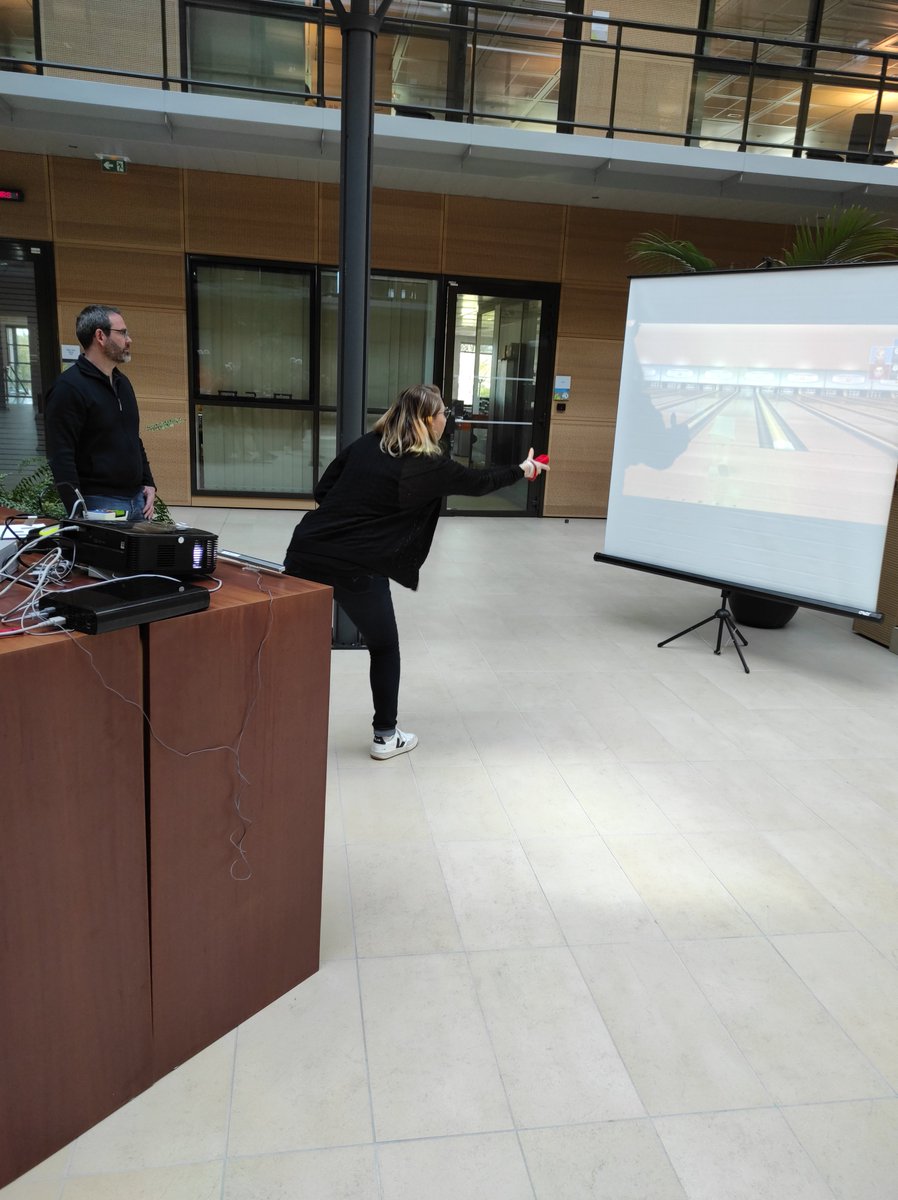 Le #DéfiSilverGeekMacif est lancé à Paris et à Niort avec la <a href="/MacifAssurances/">Macif</a> et @uniscite. Les collaborateurs vont jouer toute la journée et récolter un maximum d'argent avec <a href="/DiffuzSolidaire/">Diffuz Solidaire</a> pour <a href="/ClinatecFDD/">FDD Clinatec</a> qui lutte contre la maladie de Parkinson.