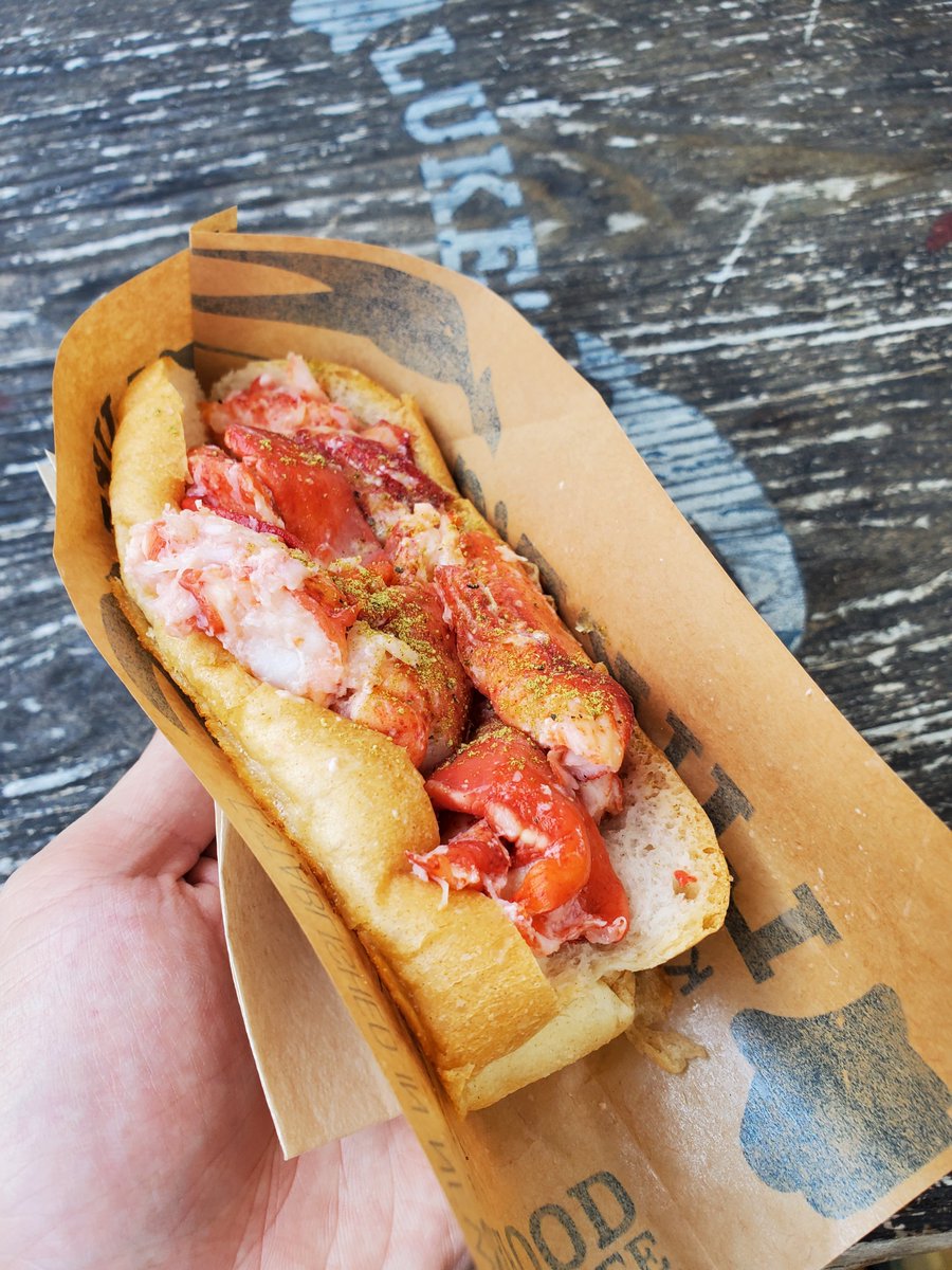 Felix_Pixels's tweet photo. ワーイ!　Lobster Roll~!!!!🦞🦞
 Just arrived Japan🤣 https://t.co/Bd6pEzzTYl