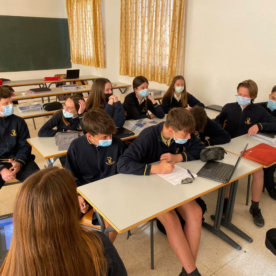 ColegioFBM's tweet photo. Los alumnos de 2º ESO realizan un debate con mediador. Un grupo defiende las ventajas de jugar a videojuegos y el otro grupo lo debaten con argumentos en contra. 💪🏾💪🏾🔝🔝🤗✅ https://t.co/YdR4KuZUDA