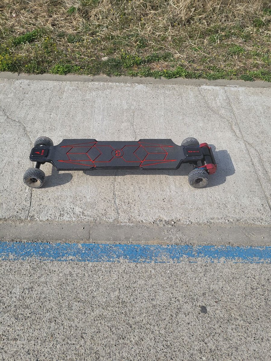 boneeboard's tweet photo. Great day for the ride with titan 2wd #electricskateboard #skateboarding #sunnyday #boneeboard https://t.co/q2Pa9EqDRh