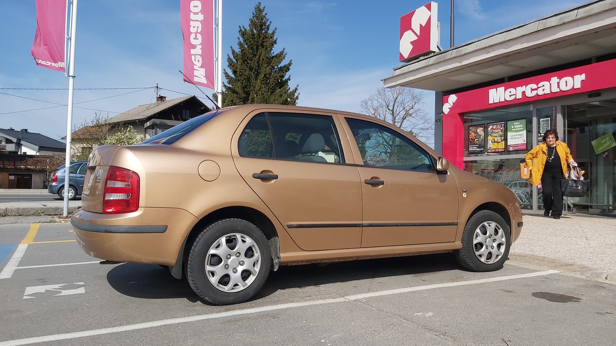 casualgearheads's tweet photo. I only rarely see these, most people just opted for SDI or TDI combis/estates if more utility was desired.
@ChodSpot
Ε koda Fabia #hatchloon
1.4 16V
E L E G A N C E https://t.co/1u9RLNZLAP