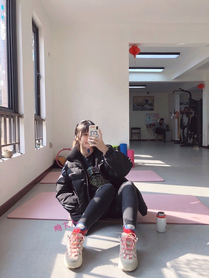 三年前看起来有些稚嫩，哈哈。
#原味 #原味丝袜 #原味白丝 #原味黑丝 #原味内裤 #原味内衣裤 #原味胖次 #裸足 #辱骂 #原味棉袜 #原味短袜 #原味船袜 #原味卖家  #原味白袜 #原味高跟鞋 #原味靴子 #原味运动鞋 #原味衣物 #圣水 #黄金圣水 #调教 #口嚼 #脚踩