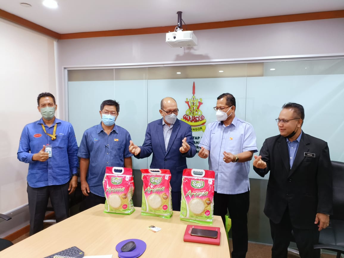 rozaidirahman's tweet photo. Taklimat dan perbincangan berkaitan SMART SBB MAFI-FGV bersama YB Tuan Ir. Izham Bin Hashim, Exco Infrastruktur dan Pertanian Negeri Selangor bersama pihak IADA Barat Laut Selangor ,FGV dan juga Jabatan Pertanian Selangor. https://t.co/YI4q1Tntf1