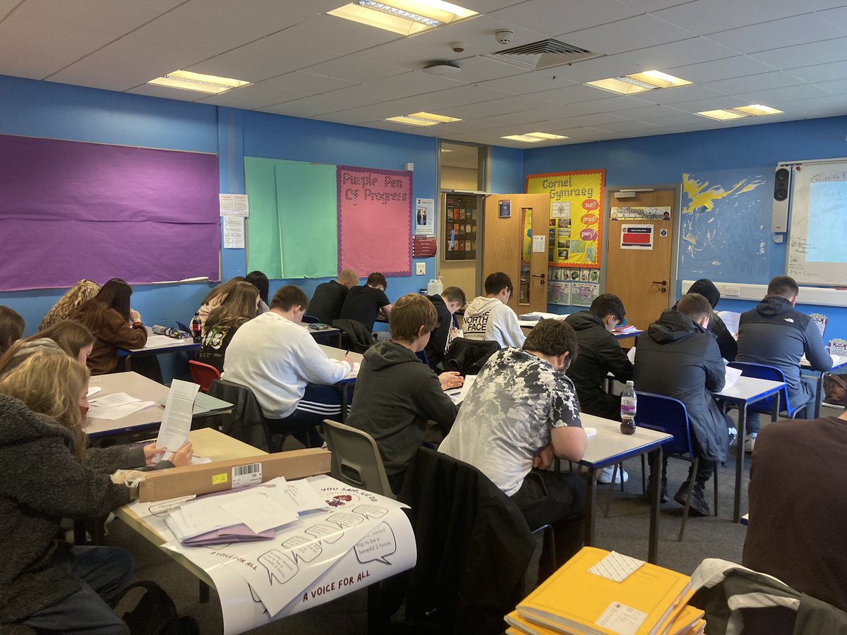 EnglishDeptHHS's tweet photo. Da iawn Year 11! Excellent turn out for our Easter revision session. The hard work will pay off! Keep it up 😊 @hawthornhighsch https://t.co/N9C15VRaGu