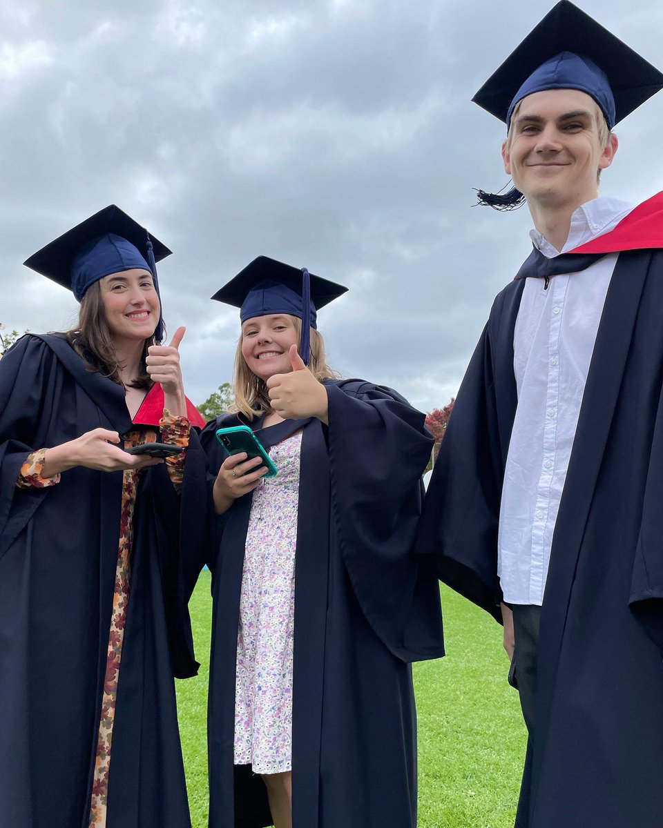 stephkline25's tweet photo. Done and dusted 🎓 #gradsonthegreen #deakingraduation #deakinalumni https://t.co/iPprdpGQ6w