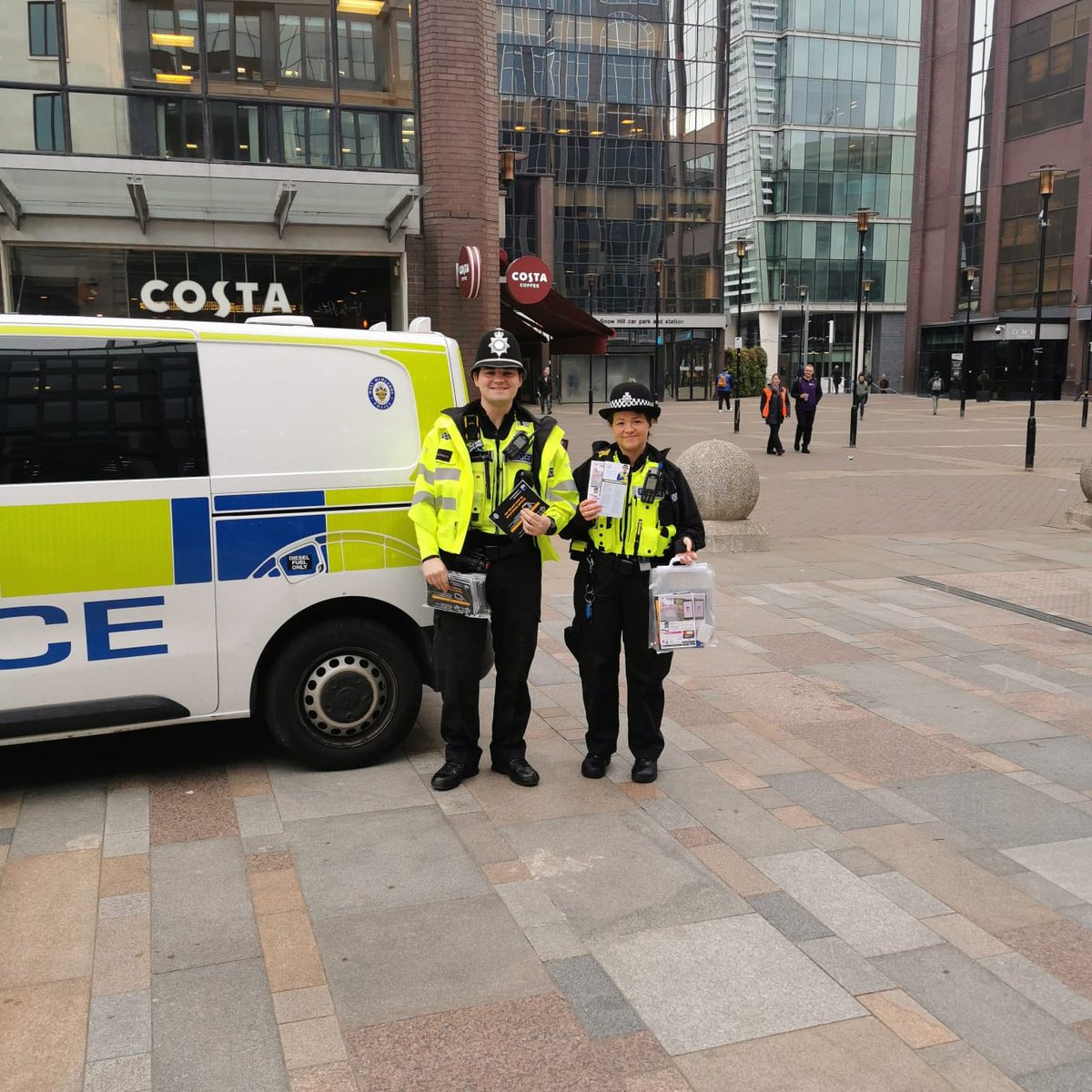 BrumCityWMP's tweet photo. Officers from Team 4 were out this morning offering safety advice to commuters in Birmingham city centre. #opinterchange👮♀️👮♂️ https://t.co/ZaJG3ZBcZL