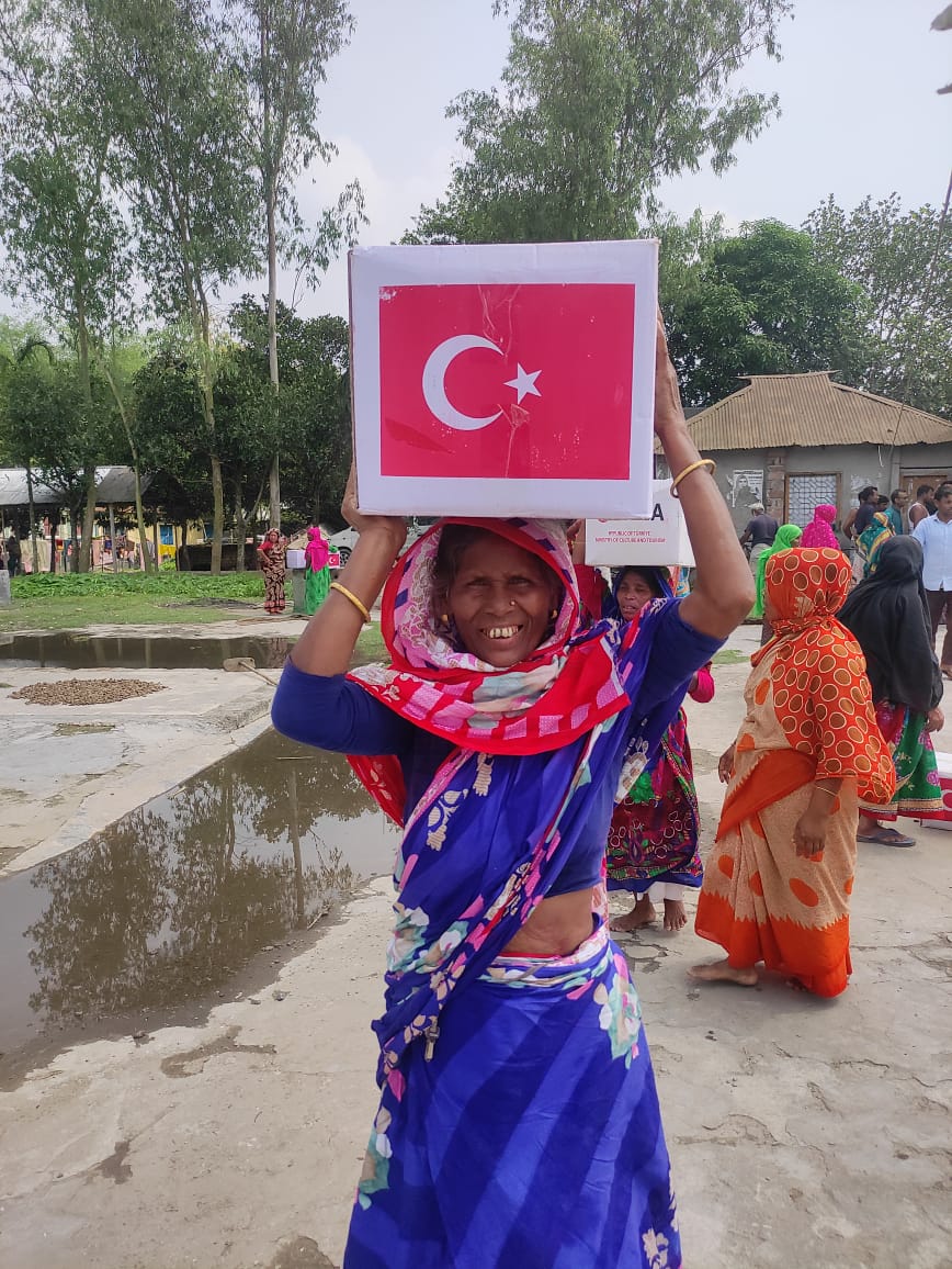 Tika_Bangladesh's tweet photo. On the occasion of the holy month of Ramadan, Turkish Cooperation and Coordination Agency (TIKA) distributed Ramadan food boxes among the poor families of Saidpur and Kisorganj upazilas of Nilphamari district.
#Allforsmiles
#Ramadan 2022
#Happiness https://t.co/8YDO03FilC