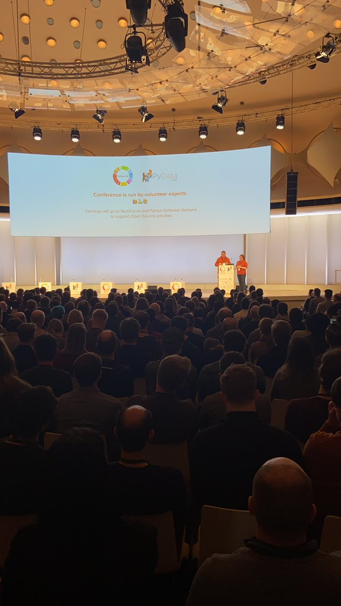 Good to see you back on stage 😍 <a href="/noatamir/">Noa</a> <a href="/hendorf/">Alexander CS Hendorf</a> #Pyconde <a href="/PyConDE/">PyConDE & PyData</a>
