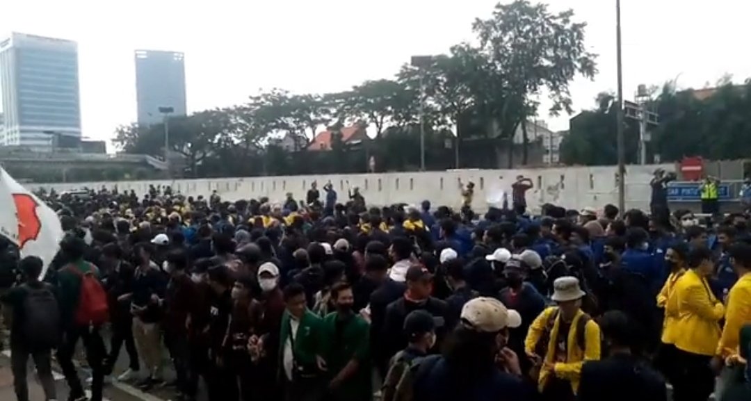 doel_exel's tweet photo. We all Comeback For Certainty demand
#MahasiswaBergerak
#AksiNasional114 https://t.co/R3MXS54rxM