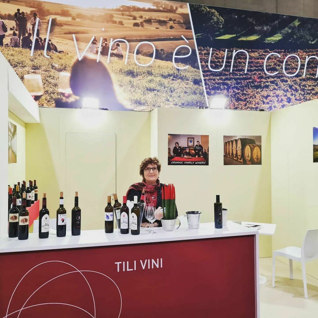 tilivini's tweet photo. Today we finished the booth with the last touch 
Ready for the second day!🤞💪

Oggi abbiamo finito lo stand  con gli ultimi tocchi
Pronti per il secondo giorno! 🤞💪 https://t.co/UdBrFzPPiG https://t.co/rNz0mLYbNF
