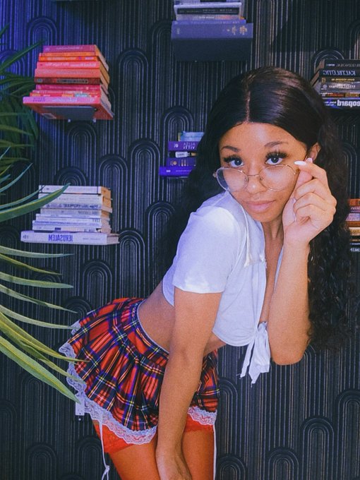 1 pic. would u let me tutor you ? ??✨ https://t.co/ILqc0vxCGe