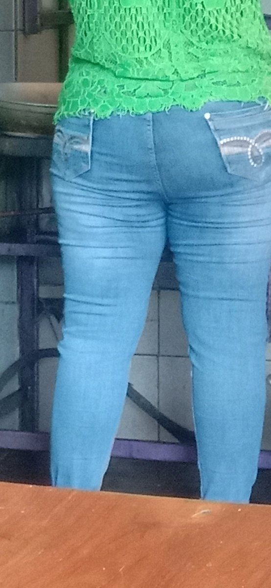 Pantat bohay enak di ewe nungging
