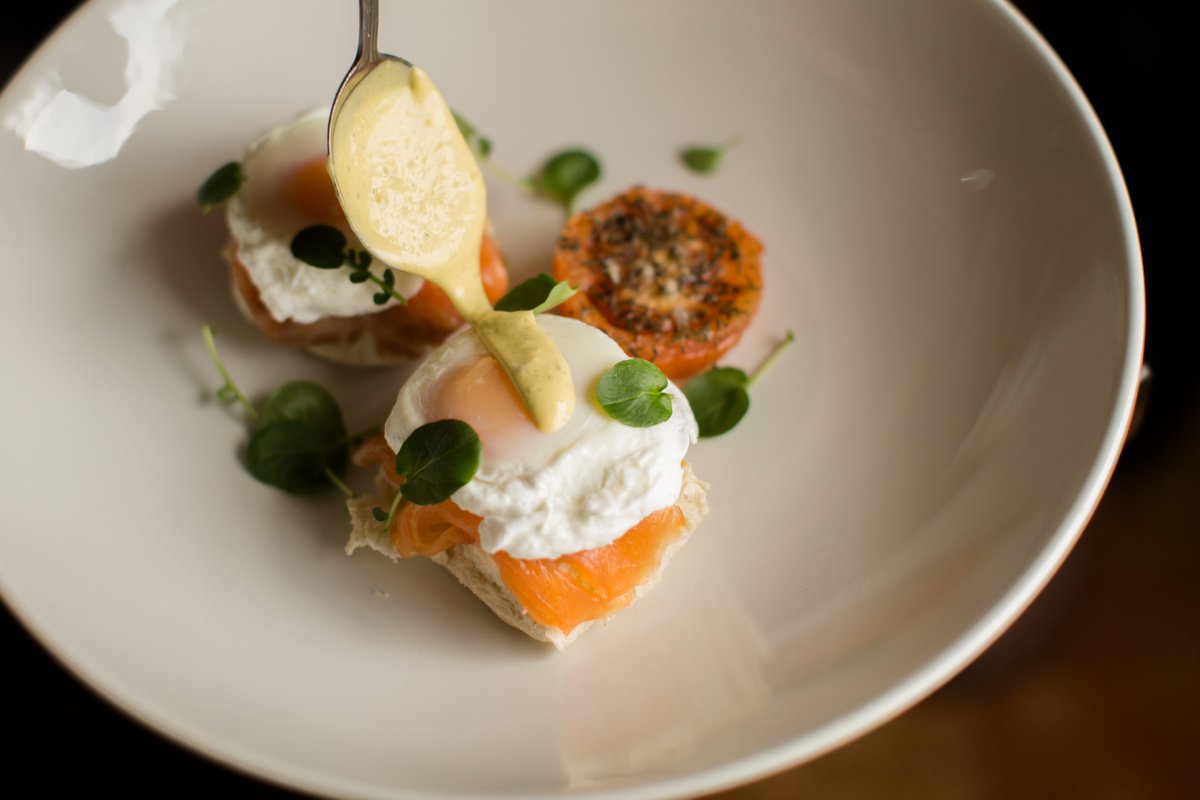 Eggs Olivia - Poached eggs on Ballyhack smoked Salmon on a Waterford Blaa with Béarnaise sauce 👌