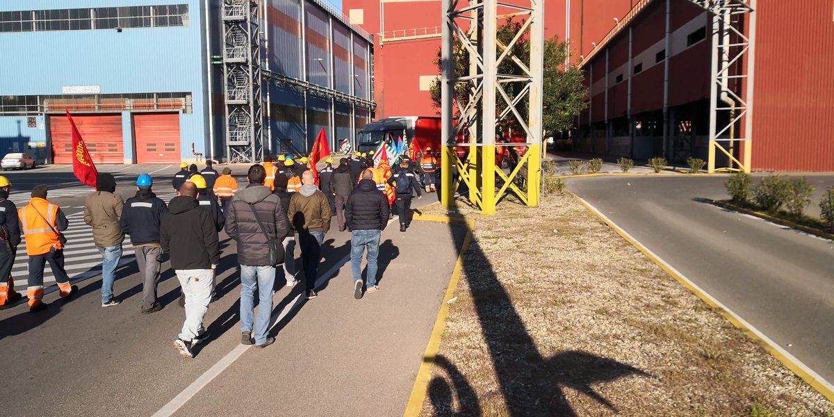 ArcelorMittal:
Assemblea in sciopero, i lavoratori chiedono sicurezza e in corteo vanno verso la direzione!

#acciaierieditalia #fim #cisl #fimcisl #lavoro #sicurezza #futuro #liguria