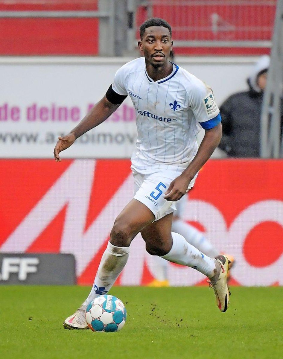 dallotelli04's tweet photo. Patric Pfeiffer ausgebildet beim HSV - Durchbruch diese Saison bei Darmstadt. Sollte Sane uns im Sommer verlassen, halte ich ihn mit einem Restvertrag bis 2023 als realistischen Ersatz. Gutes Tempo, Zweikampfquote 70%, super stark in der Luft und spielt einen guten Ball. #S04 https://t.co/Bqr9SwrdgB