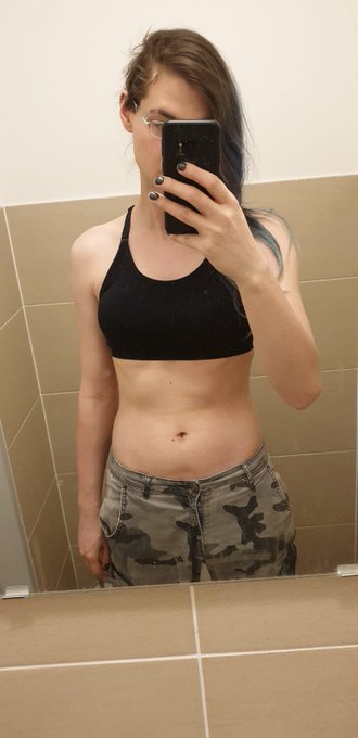 If I can get over how much I dislike my belly fat, I might actually rock a stomach free look, ngl https://t<a href="/tag/transdayofvisibility"class="tags"><span>#transdayofvisibility</span></a>