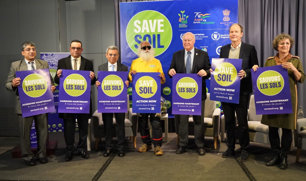 SadhguruJV's tweet photo. This memorandum of understanding between #SaveSoil and @4per1000 is a heartening vow of your commitment to the wellbeing of the planet. Looking forward to collaborating to ensure every Life thrives. -Sg #SaveSoilParis @IndiaembFrance https://t.co/1Lp5CbZTSs
