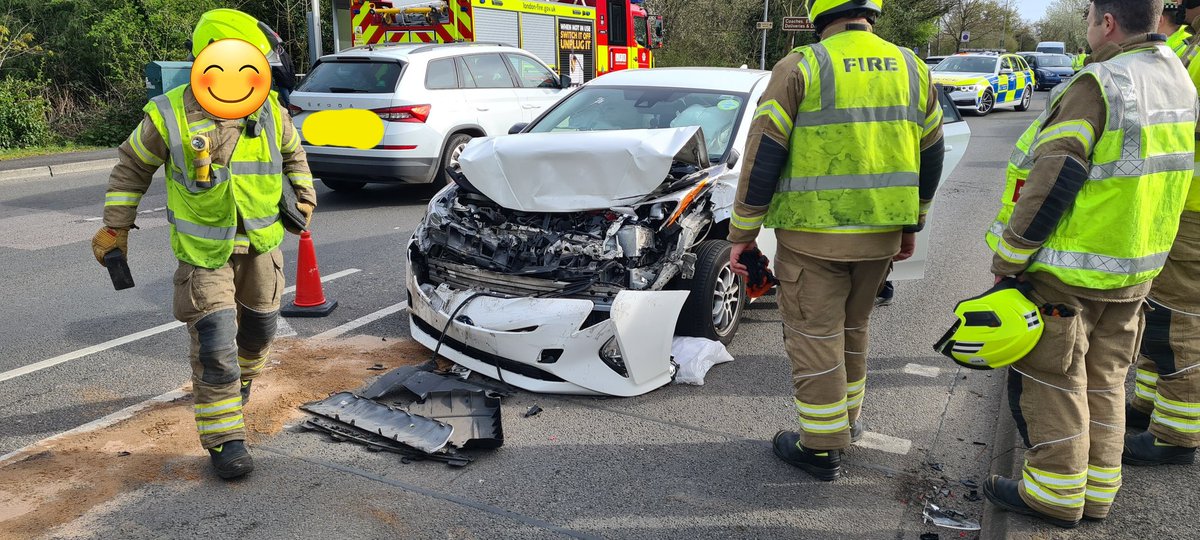 Yesterday #WestRPT officers came across this collision on A243 outside <a href="/CWOA/">Chessington World of Adventures Resort</a>. The driver and passengers of the minicab ran off after colliding with the Land Rover which had two young children on board. Fortunately, no one was injured but enquiries continue re the other driver!