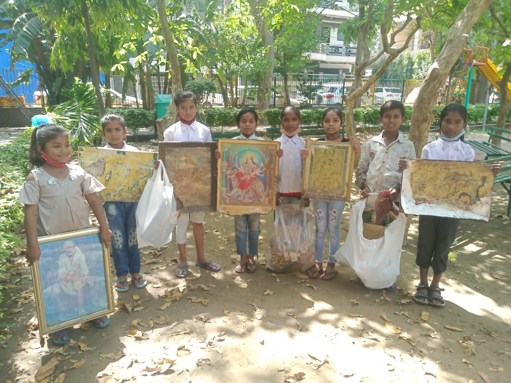 saarthik2's tweet photo. A small step towards the environment, before the 9 days of #navratri was complete, little saarthians went to places where old frames of god were discarded to collect and recycle them with their creativity.

#saarthifoundation #environmentallyfriendly 
#k2groupindia https://t.co/DIRDE7gF8P