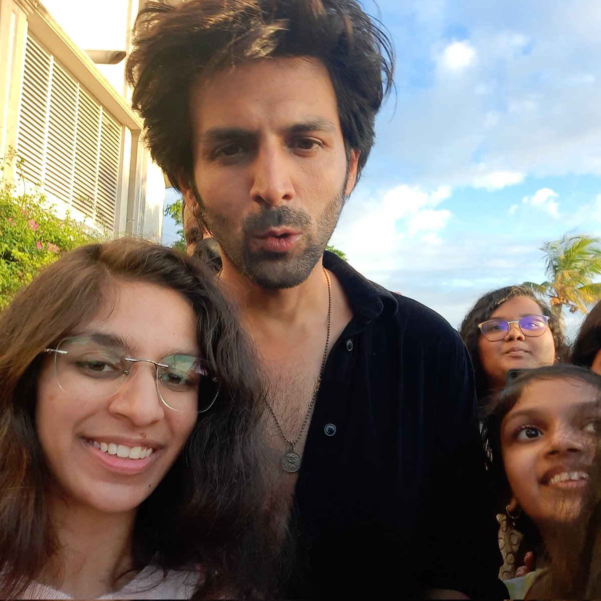 stayalivekookie's tweet photo. #FanMoment #Shehzada #KartikAaryan
It was so funn!!! Thank you ❤️
All the best for your film! 👍👍
@TheAaryanKartik https://t.co/RHK46UtPIq