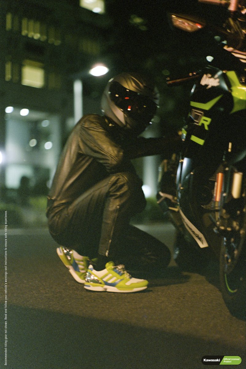 adiOriginalsJP's tweet photo. モーターサイクルカンパニーKawasakiとの初となるコラボレートモデル​が登場🏍️

ZX 8000 KAWASAKIとZX 5K BOOST KAWASAKIを
4月11日からアディダス アプリにて抽選販売受付開始、4月14日から一般発売。

アディダス アプリをダウンロード🔗https://t.co/QyVAUOfqYW

@Kawasaki_JPN https://t.co/3GXyC0QIIw