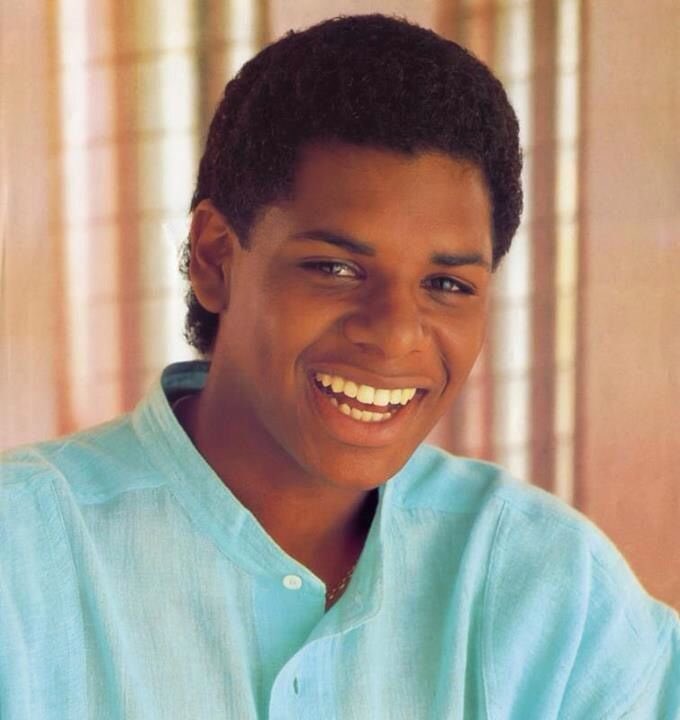 80sLostSongs's tweet photo. On souhaite un bon anniversaire à Delroy Pearson qui fête aujourd’hui ses 52 ans 🥳.
Retrouvez sa chanson « System Addict» dans son groupe familial Five Star sélectionnée dans le podcast 80’s Lost Songs ici :
https://t.co/Y9p7vTIG5f
#80s #podcast #music #80smusic #podcastfr https://t.co/f8dgxg0k2P