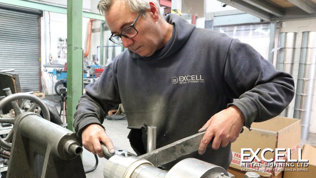 ExcellMetalSpin's tweet photo. The UK is the 9th largest manufacturer in the world supporting 2.5 million jobs 

#BuyBritish today and continue the growth of UK manufacturing 🇬🇧

#UKMFG #Manufacturing https://t.co/OnFdY1JgqP