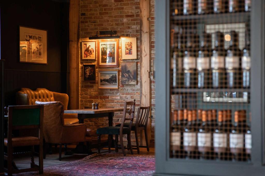 StationHotelHG's tweet image. Working from home not cutting it? Come and work from pub instead! We have 🥪🥗🥓🍔 and 🍺🍷☕

We're dog friendly, so bring along your four-legged companion 🐶

#workfrompub #hithergreen #lewisham #loveyourlocal #work #pub #monday #MondayMotivation