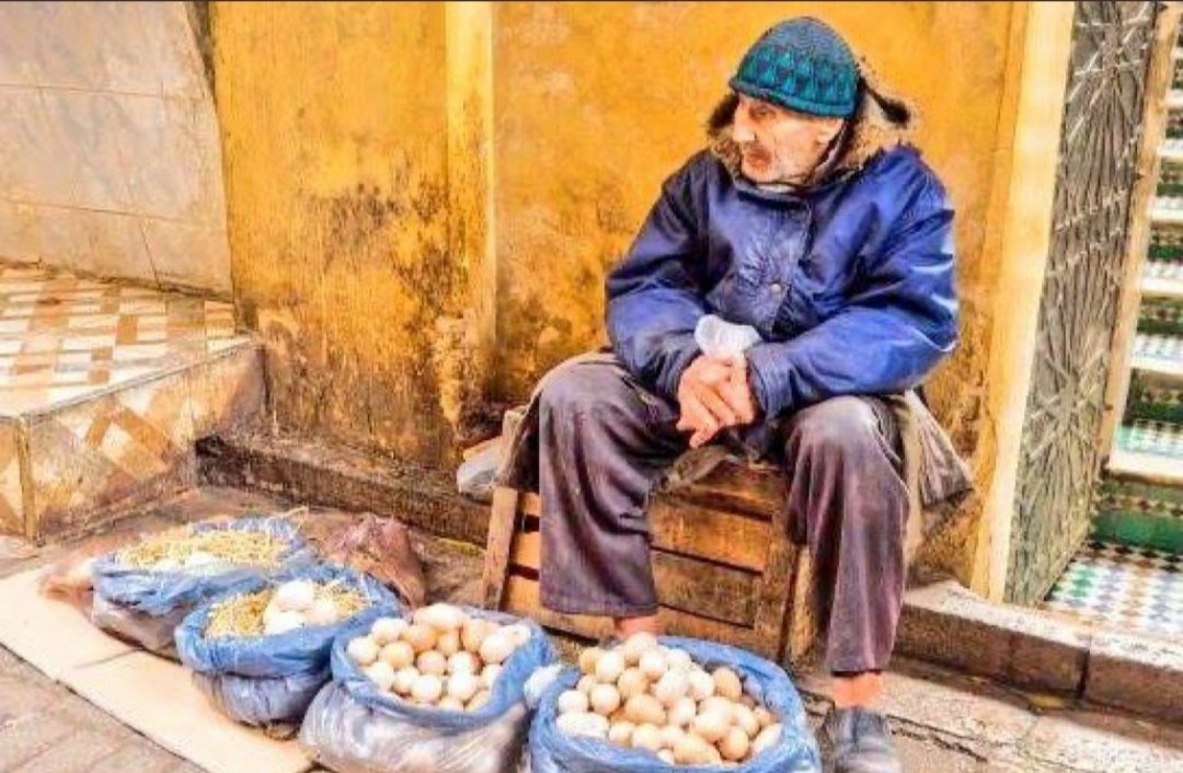_ilginc_'s tweet photo. “Kıyıda köşede birşeyler satan insanlar gördüğünüzde alış veriş yapın. Çünkü onların ki ticaret değil, hayata tutunma çabasıdır.”

#meteoroloji https://t.co/nLgvYmhNuk