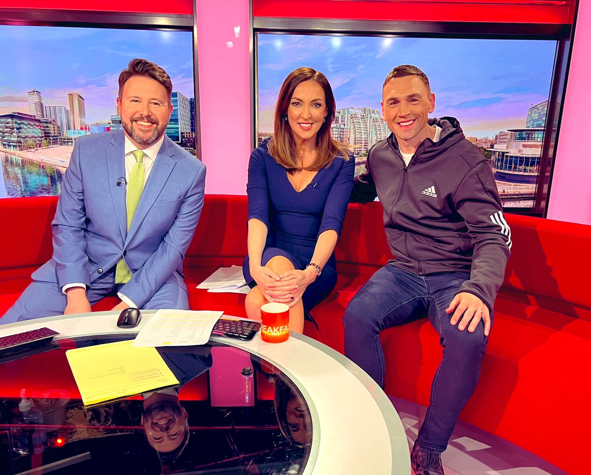 sallynugent's tweet photo. Kevin Sinfield has announced a new Leeds marathon next year in honour of @Rob7Burrow 7,777 places are available. He says find your reason to run - and then anything is possible #runforrob https://t.co/a4PrM7oeNv