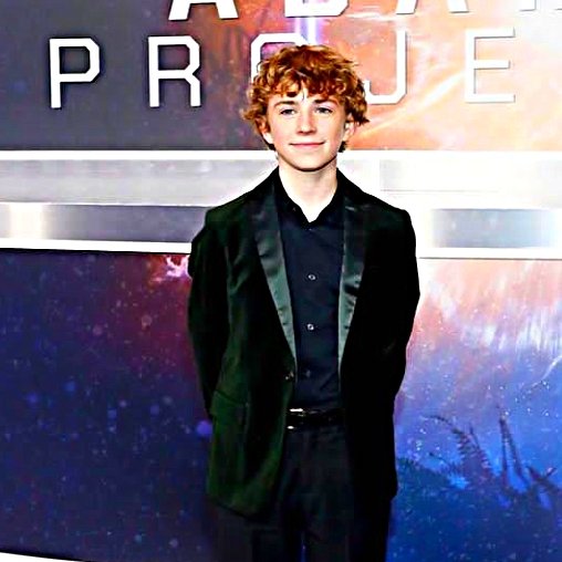 WTF $10,000 IN A CHOCOLATE EASTER EGG?? WHAT'S INSIDE, A WALKER SCOBELL IN A SUIT? 🥺🤏