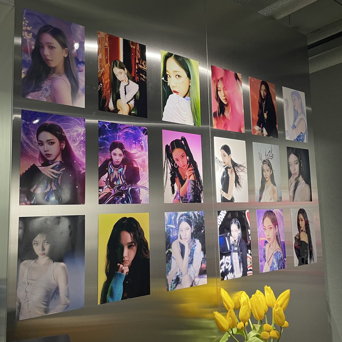 MYetloveK's tweet photo. 내부에 있는 티저와 화보 인화 사진, 폴라로이드와 현수막 전부 일곱 시부터 철거 예정이오니 가져가실 분들은 디엠 부탁드립니다 ! https://t.co/kpMrrmMreZ