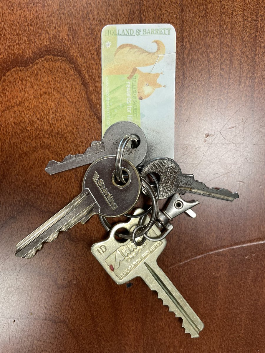 original_shoo's tweet photo. Keys found on #plumsteadcommon yesterday. Tried to take them to @holland_barrett but barcode not readable. Please share. @TOWIWoolwich @Plmstd @MPSPlumstead #plumstead https://t.co/dqxitQDOmy