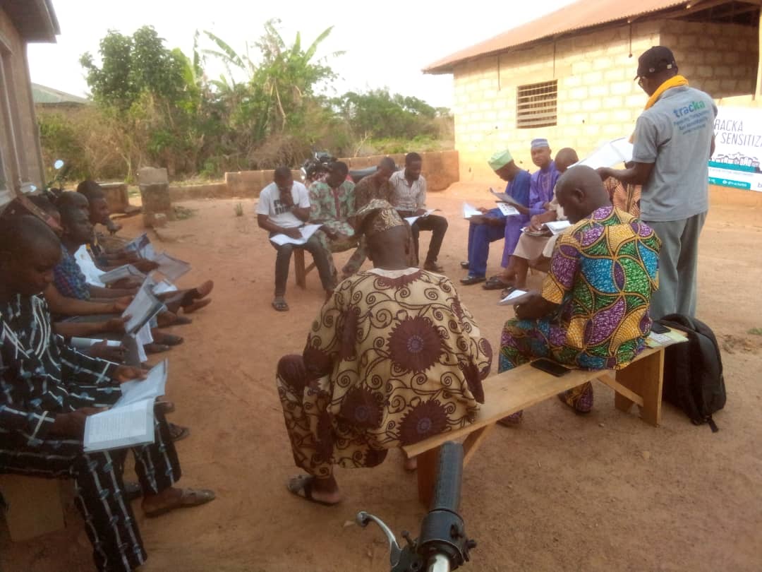 TrackaNG's tweet photo. Our team held a town hall meeting with the residents of 
Omun, Oduola Coker, Osun State.

We enlightened indigenes on the budget and encourage them to take ownership.

We are taking civic education to the grassroots. 

Public funds must work for the people. https://t.co/tJD6Yf3FDG