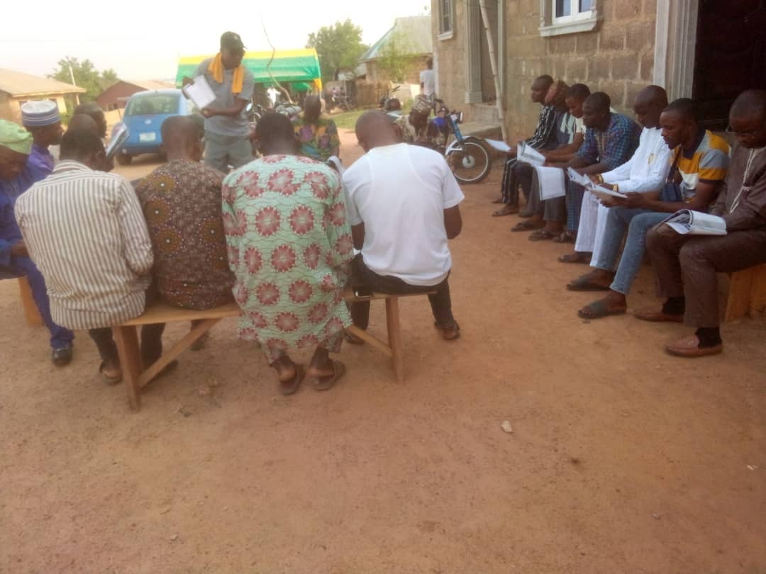 TrackaNG's tweet photo. Our team held a town hall meeting with the residents of 
Omun, Oduola Coker, Osun State.

We enlightened indigenes on the budget and encourage them to take ownership.

We are taking civic education to the grassroots. 

Public funds must work for the people. https://t.co/tJD6Yf3FDG