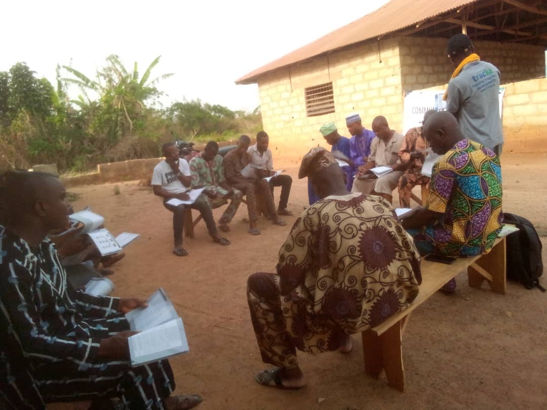 TrackaNG's tweet photo. Our team held a town hall meeting with the residents of 
Omun, Oduola Coker, Osun State.

We enlightened indigenes on the budget and encourage them to take ownership.

We are taking civic education to the grassroots. 

Public funds must work for the people. https://t.co/tJD6Yf3FDG