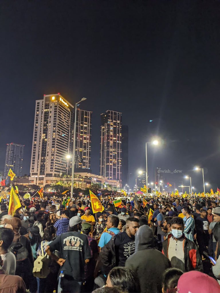 Wanindu49's tweet photo. අරගලයේ යෙදන මගේ සහෝදර ජනතාවට, මගේ උපරිම ගෞරවය පුද කරමී. 

නූතන කාළයේ සැබෑ වීරයෝ 💪🇱🇰

#StayStrong #UnitedasOne #MotherLand https://t.co/llLstC4rqn