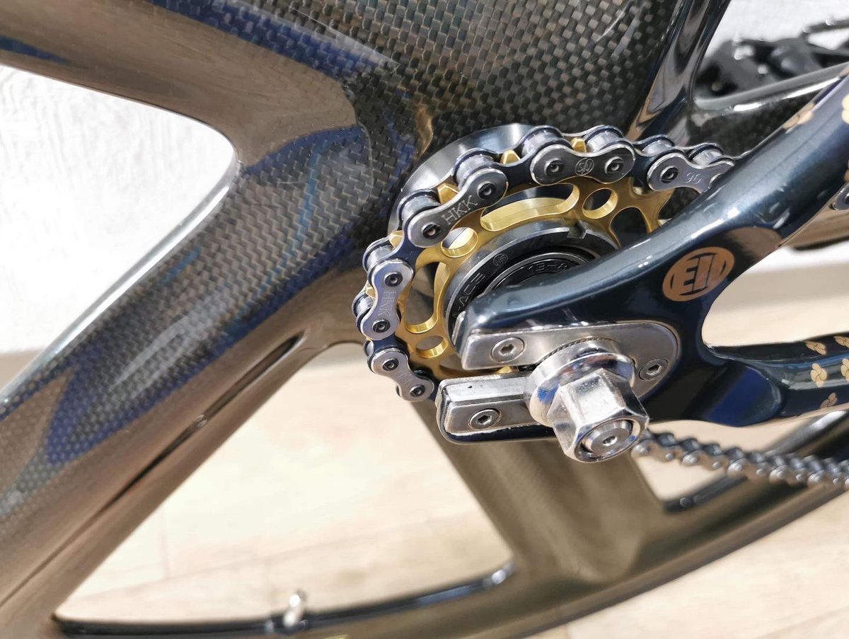 sensha_meguro's tweet image. LA発祥のピストブランド、ENGINE 11を洗車させて頂きました！

シングルスピードは最近少しずつご来店頂けておりますが、今回は特にホイール、クランクなど細部にオーナー様のこだわりが伝わってくる一台でした！

#engine11sprinter 
#全速力 
#ピストバイク
#シングルスピード 
#固定ギア 
#洗車