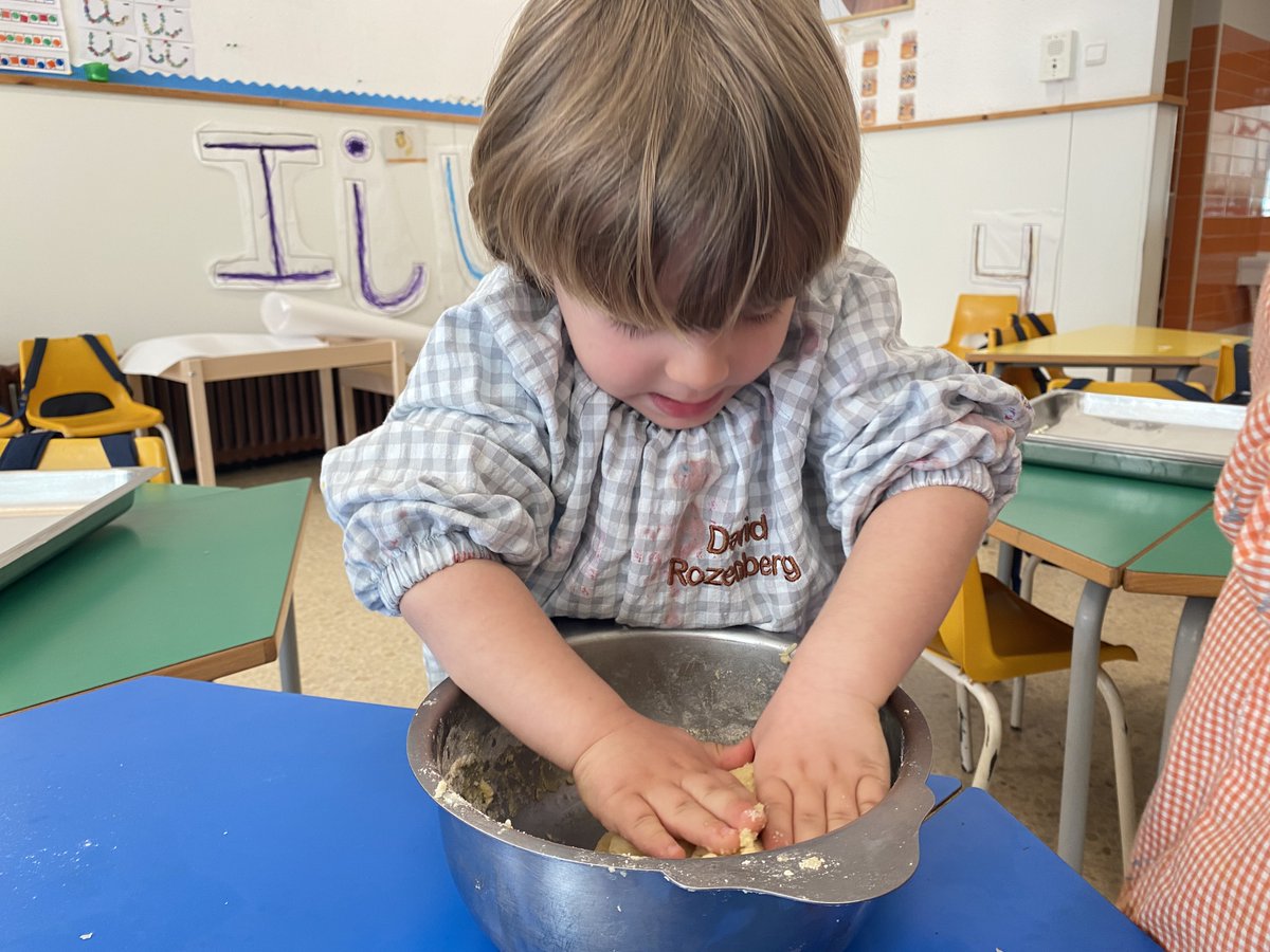 pmariasantcugat's tweet photo. Els nens i nenes de P3 hem fet les nostres galetes de Pàsqua!!! 🍪 #pasqua #galetes #infantil #setmanaSanta2022 #santcugat https://t.co/E8nsAYXCJX