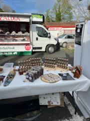 LyceeNavarre's tweet photo. Ce matin, prestation sur le marché de Saint Jean Pied de port pour nos élèves de 1CUIS et 1CSR. Mise en valeur de leur savoir faire, rencontre avec la population, ancrage dans le territoire, et travail des produits locaux. @dsden64 @SaintJean64220 @AcBordeaux @NvelleAquitaine https://t.co/bAfrsdvdPr